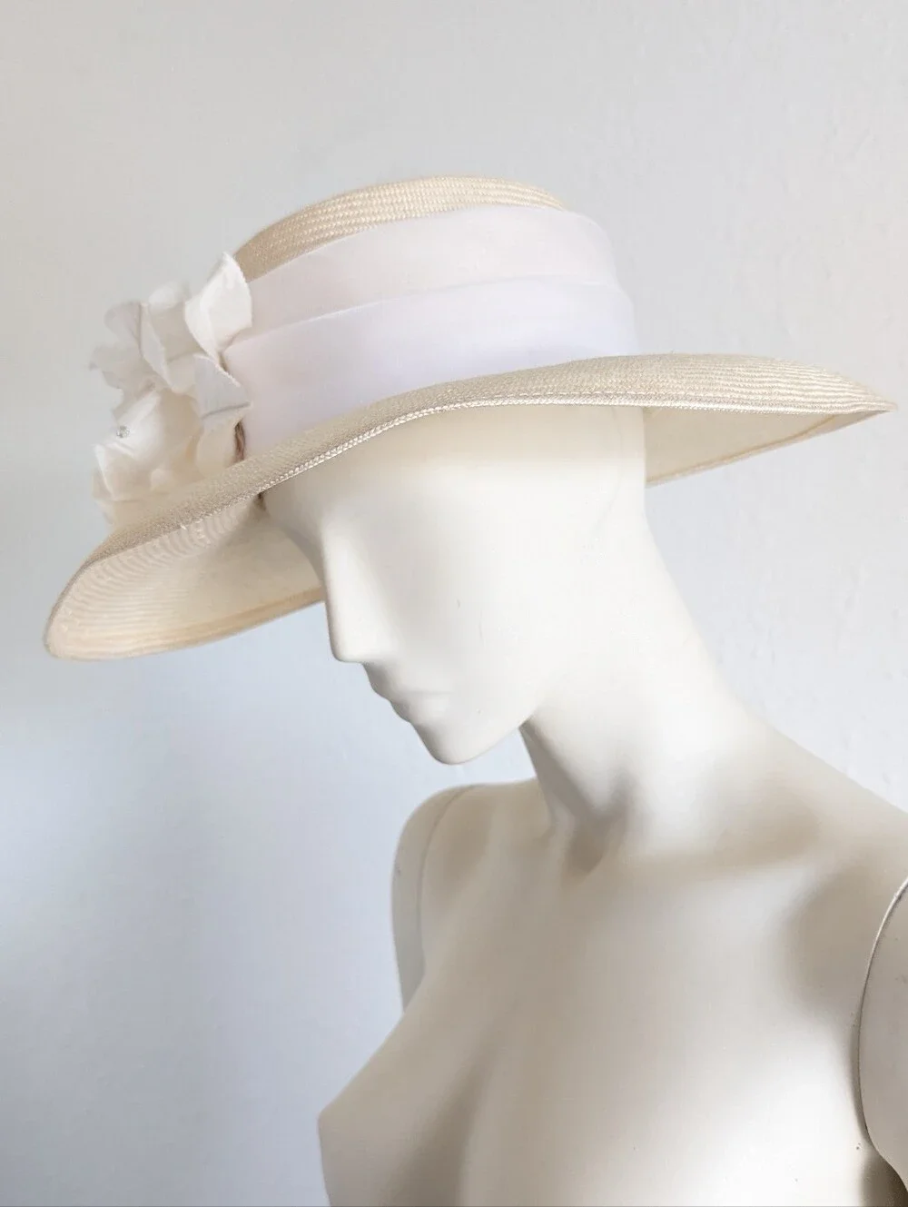 Vintage Joe Bill Miller Off-White Huge Crystal Studded Silk Flower Straw Hat - Picture 3 of 5